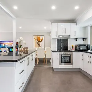 Holiday home Luxury 5br Retreat Family House With Pool In Gc, Gold Coast